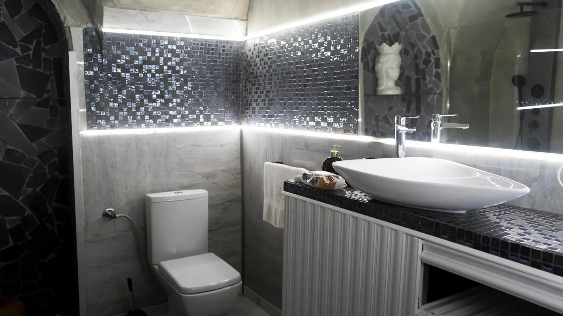 Lavica Luxury Suites カターニア 0*,  イタリア