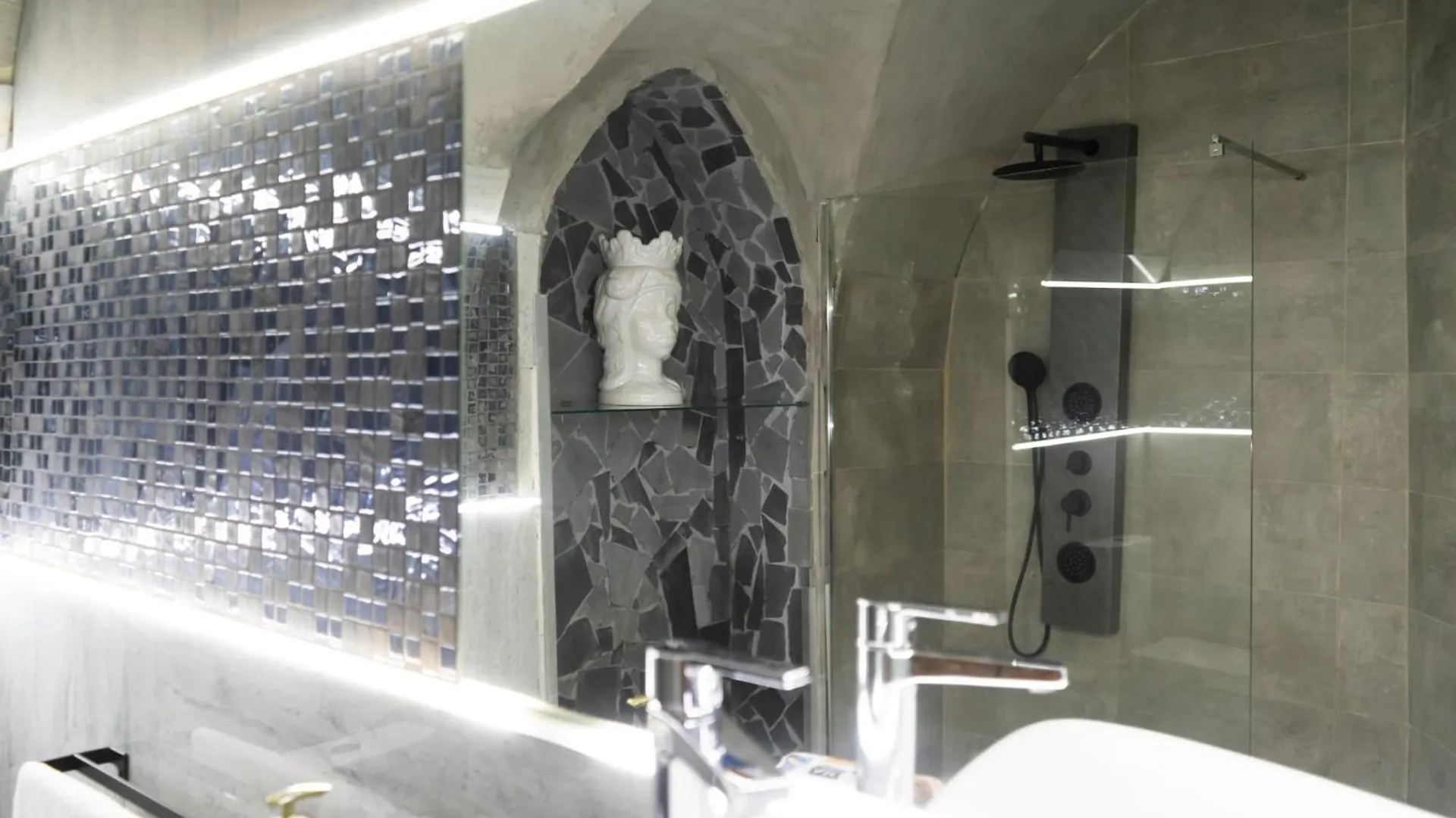Lavica Luxury Suites カターニア